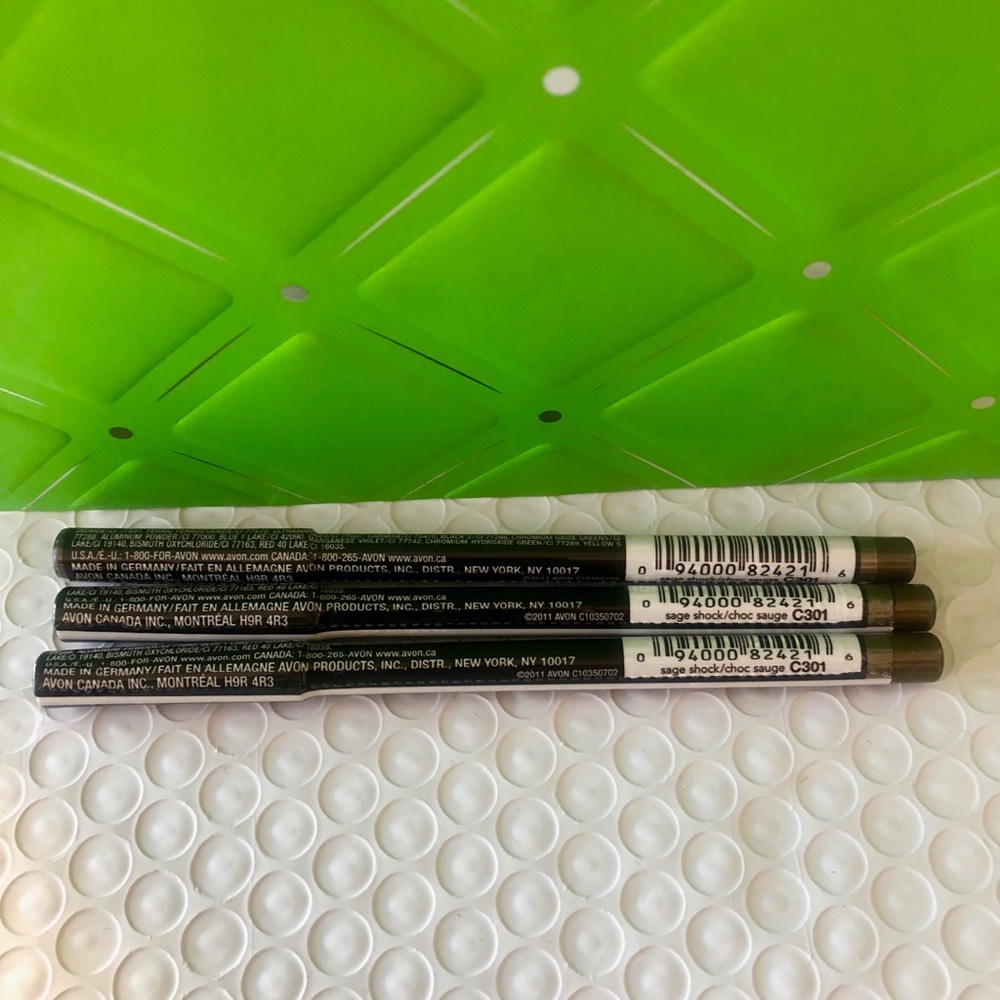 Avon mega impact eye liner